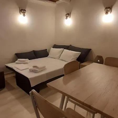 Helen's Little * Valanio