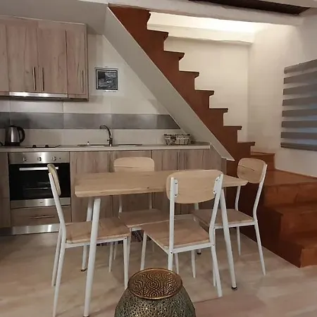 Helen's Little * Valanio